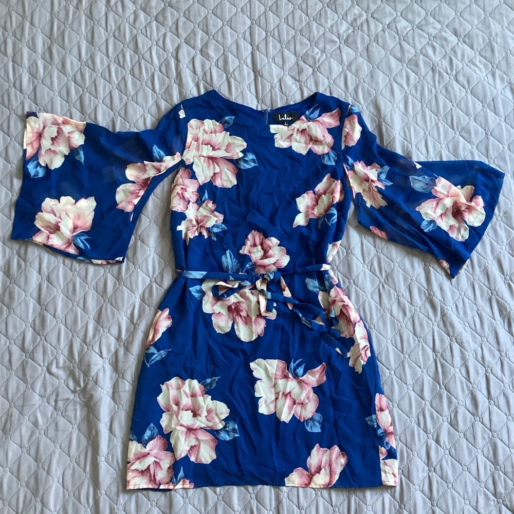 Lulus Joyful Noise Size L Blue & Pink Floral Print Chiffon‎ Mini Dress.